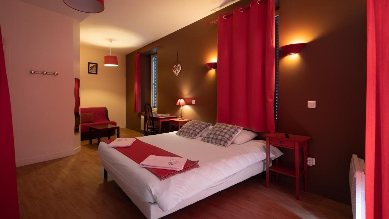 Le Geneve Hotel La Bourboule Buitenkant foto